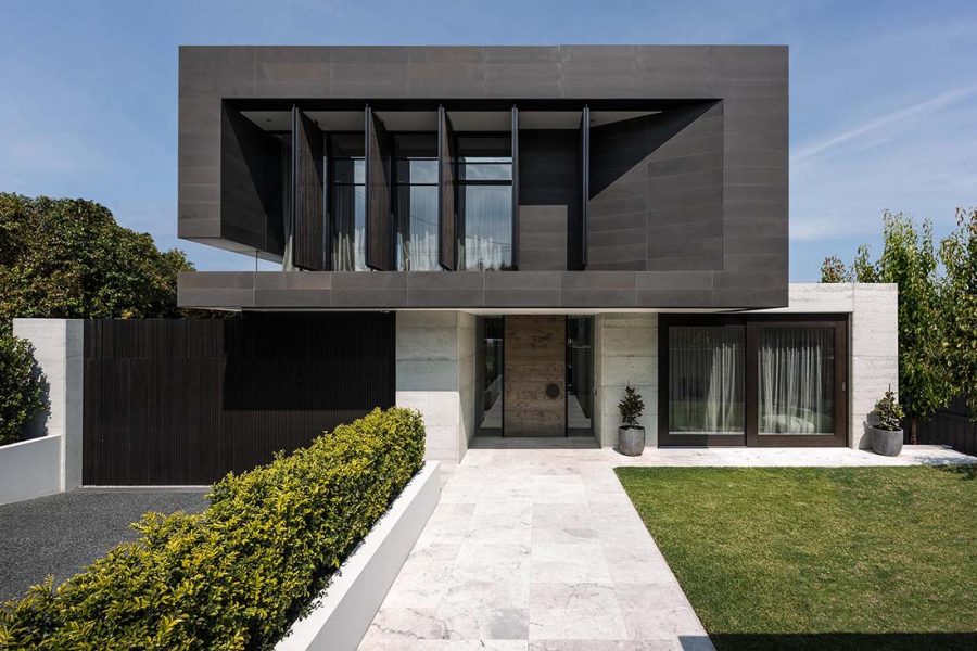 modern-house-exterior-2021-08-27-19-27-31-utc.jpg