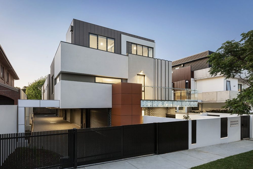 modern-house-facade-2021-08-27-19-27-44-utc.jpg